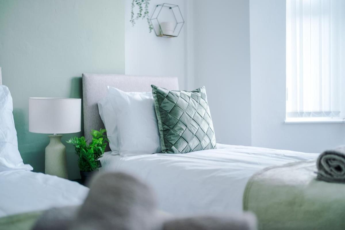 Holiday home Stylish Three Bedroom House In By Eason Stays, Ideal For For Weekend Getaways & Business Travellers - With Free Parking! Liverpool