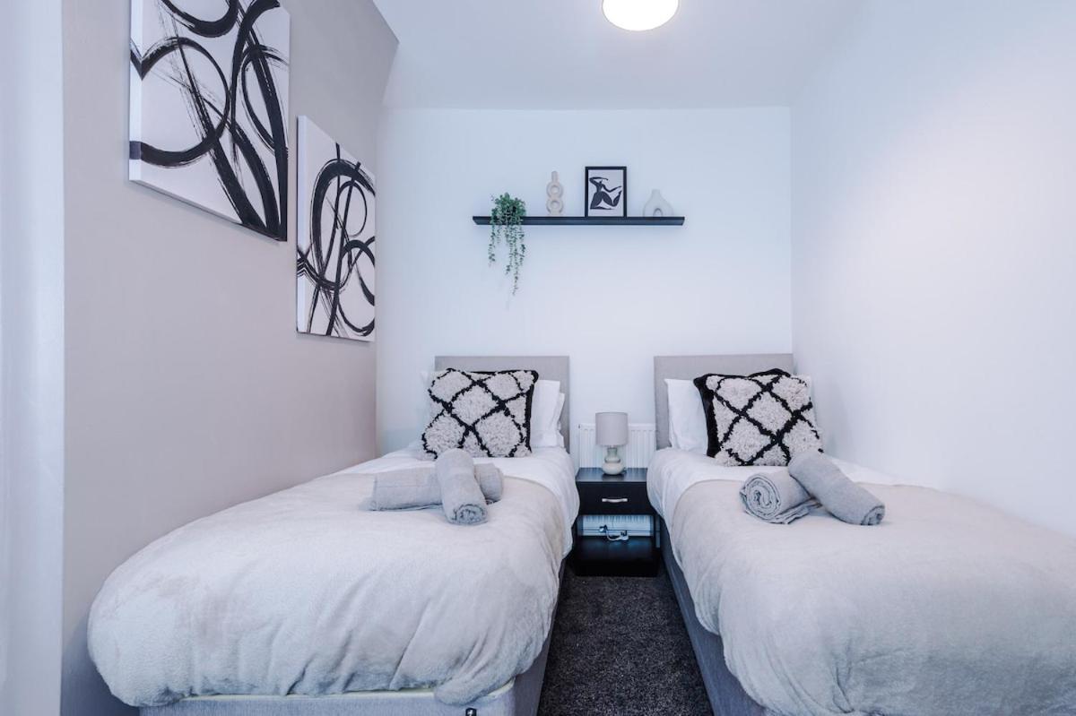 Stylish Three Bedroom House In By Eason Stays, Ideal For For Weekend Getaways & Business Travellers - With Free Parking! Liverpool